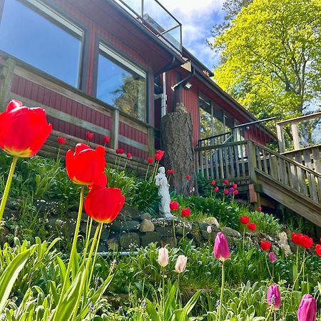 Shangrila Waterfront Vacation Home Bedwell Harbour Экстерьер фото