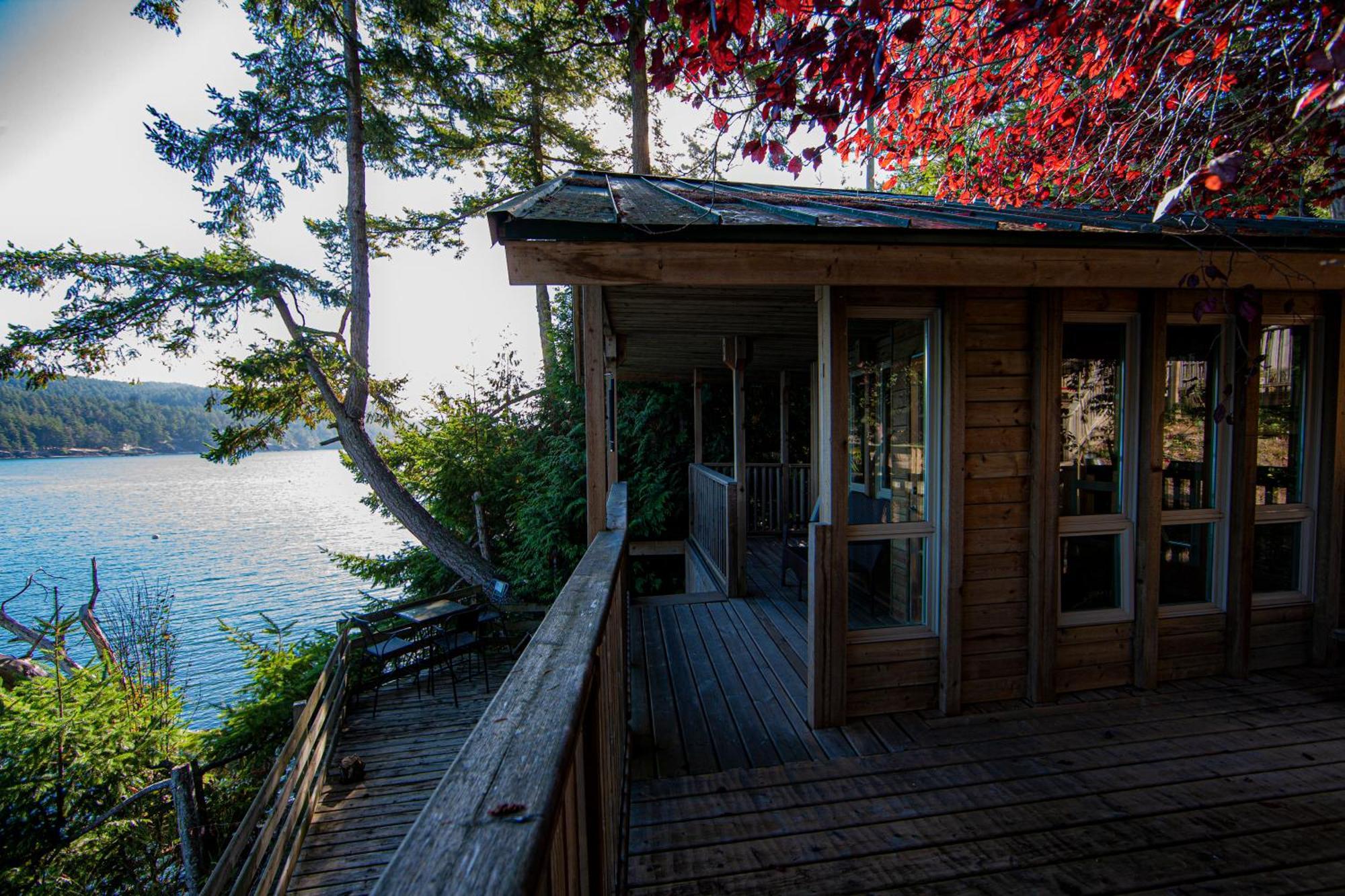Shangrila Waterfront Vacation Home Bedwell Harbour Экстерьер фото