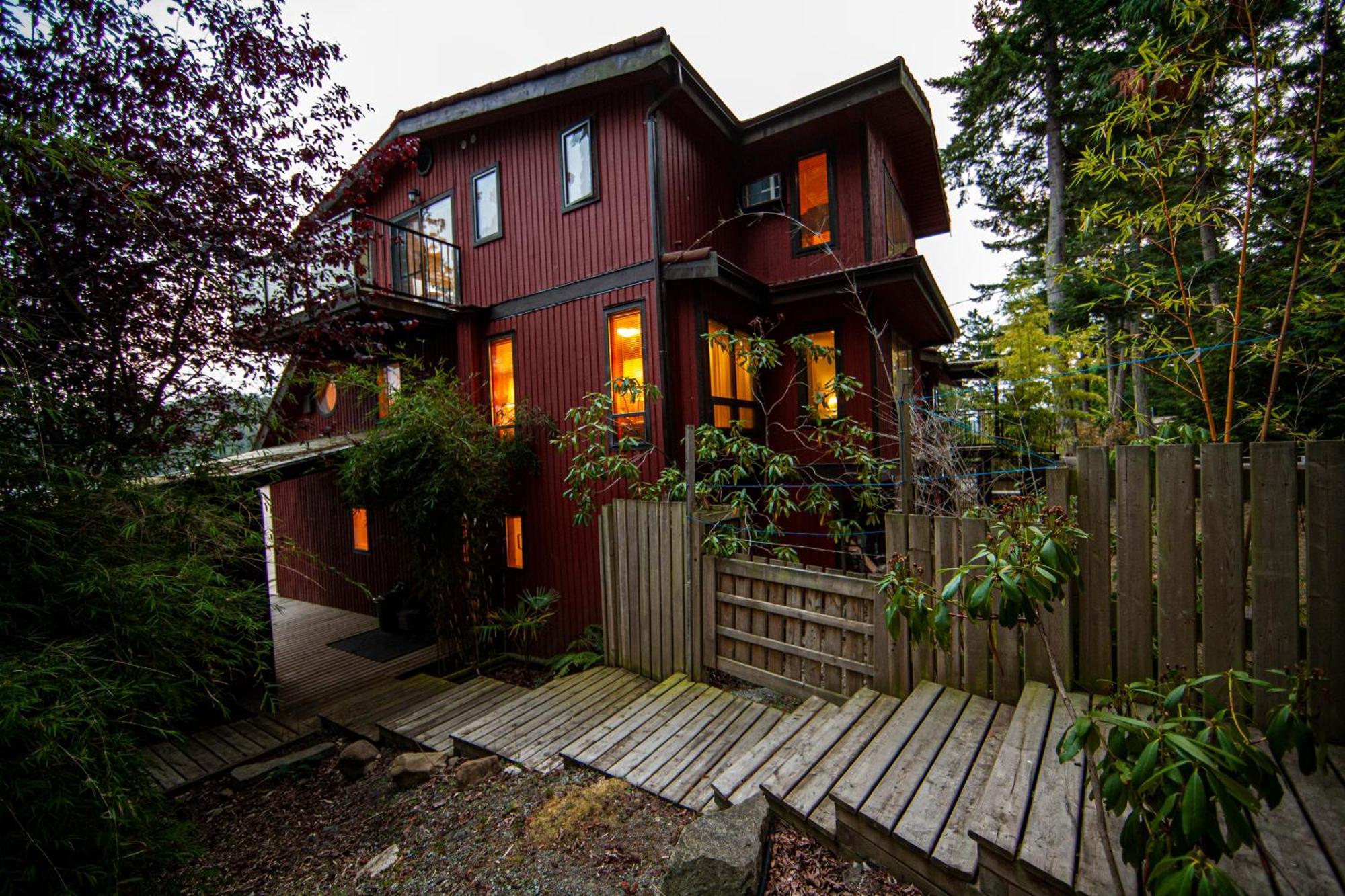 Shangrila Waterfront Vacation Home Bedwell Harbour Экстерьер фото