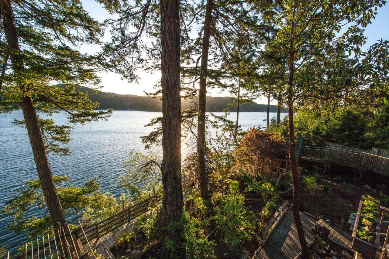 Shangrila Waterfront Vacation Home Bedwell Harbour Экстерьер фото